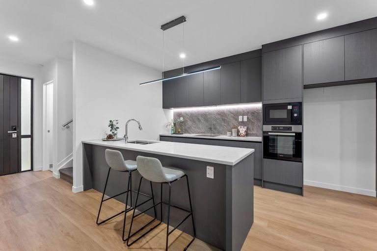 Photo of property in 3c Margaret Place, Milford, Auckland, 0620
