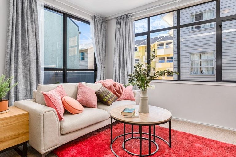 Photo of property in 2/27 Drummond Street, Mount Cook, Wellington, 6021