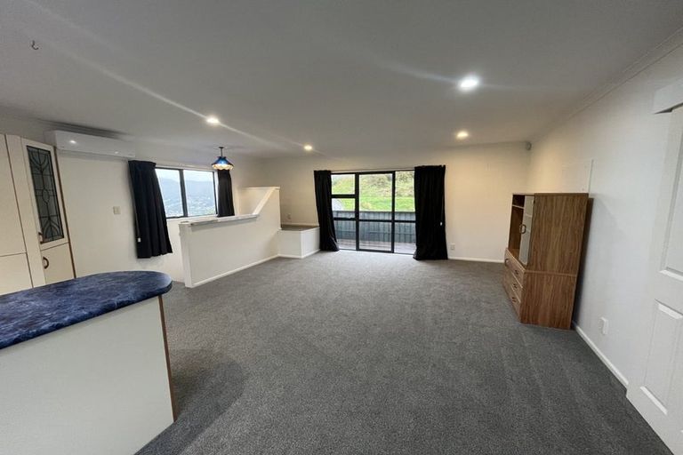 Photo of property in 19 Kilkelly Close, Tawa, Wellington, 5028