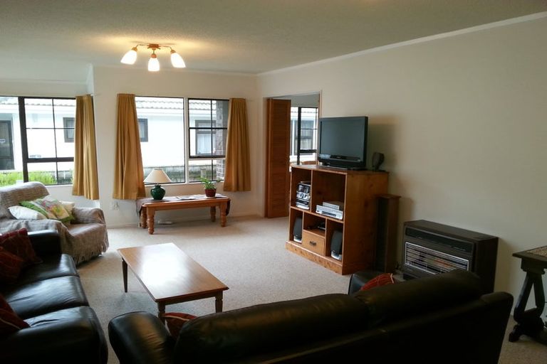 Photo of property in 30a Oxford Street, Tawa, Wellington, 5028