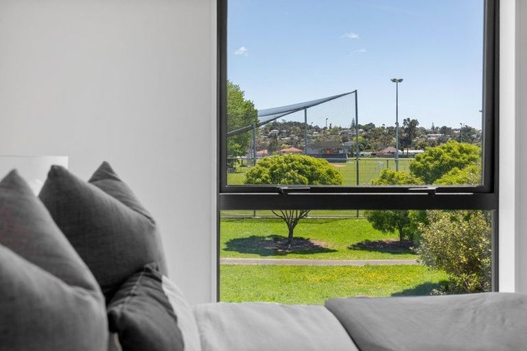 Photo of property in 6/18 Albert Road, Kelston, Auckland, 0602