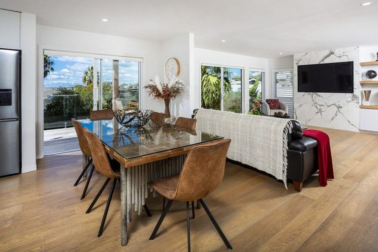 Photo of property in 4/92 Churchill Road, Murrays Bay, Auckland, 0630