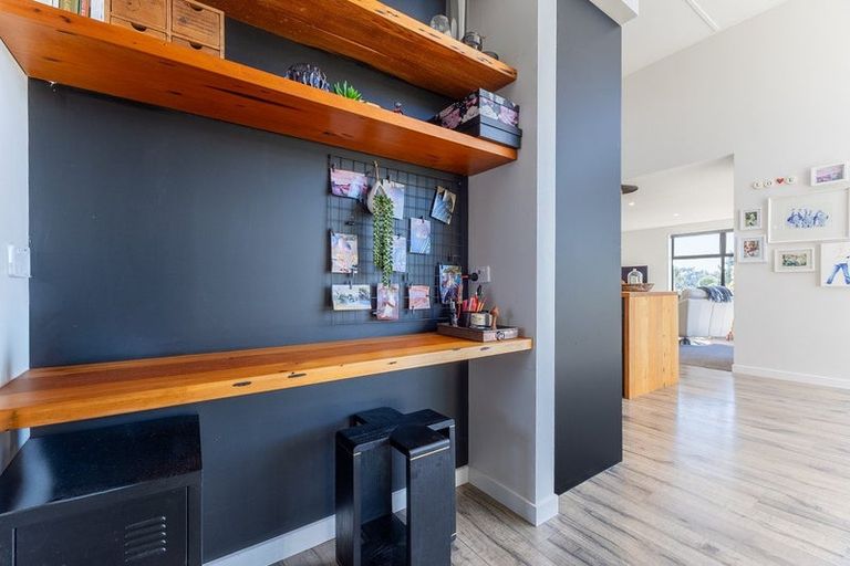 Photo of property in 9 Te Heke Place, Waikanae, 5036