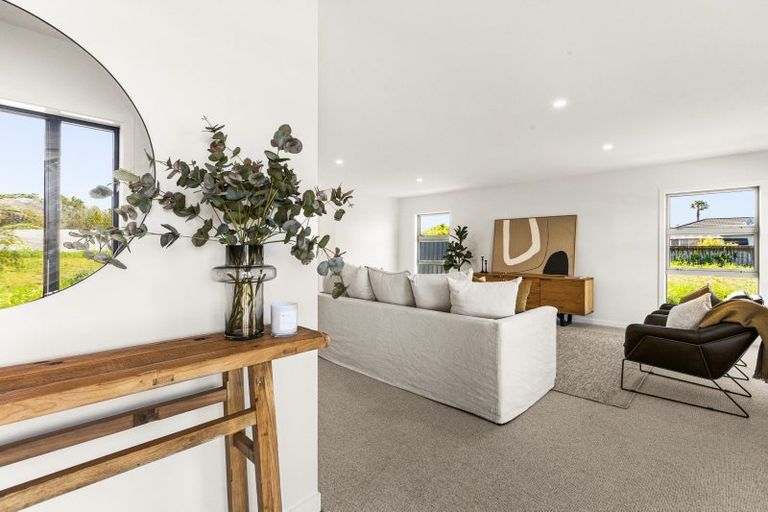 Photo of property in 23 George Yee Place, Taradale, 4112