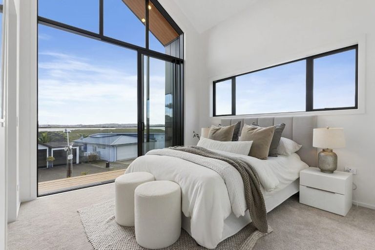 Photo of property in 27b Dawnhaven Drive, Te Atatu Peninsula, Auckland, 0610