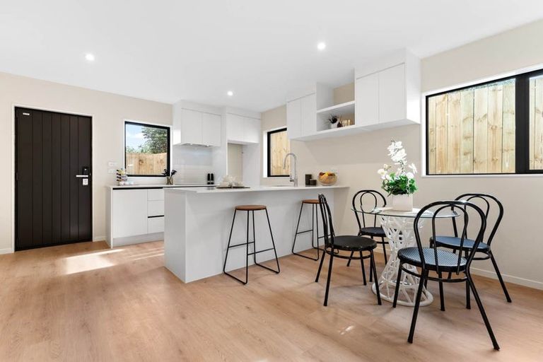 Photo of property in 7/10 Orchid Place, Te Atatu South, Auckland, 0610