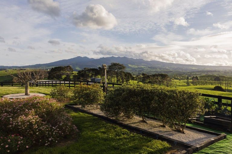 Photo of property in 300 Grove Road, Te Pahu, Hamilton, 3285