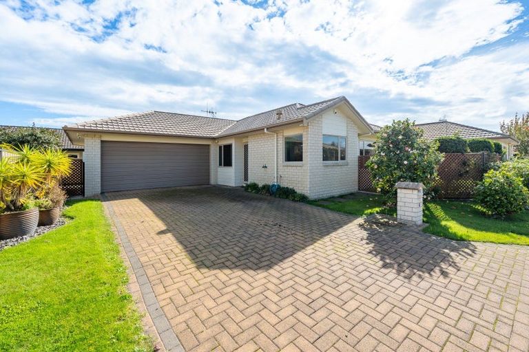 Photo of property in 6 Blythfield Place, Taradale, Napier, 4112