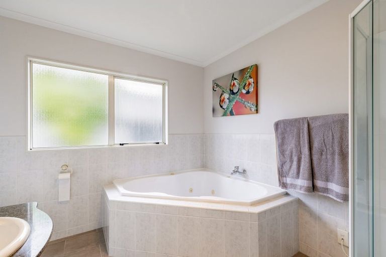 Photo of property in 6 San Angelo Court, Henderson, Auckland, 0612