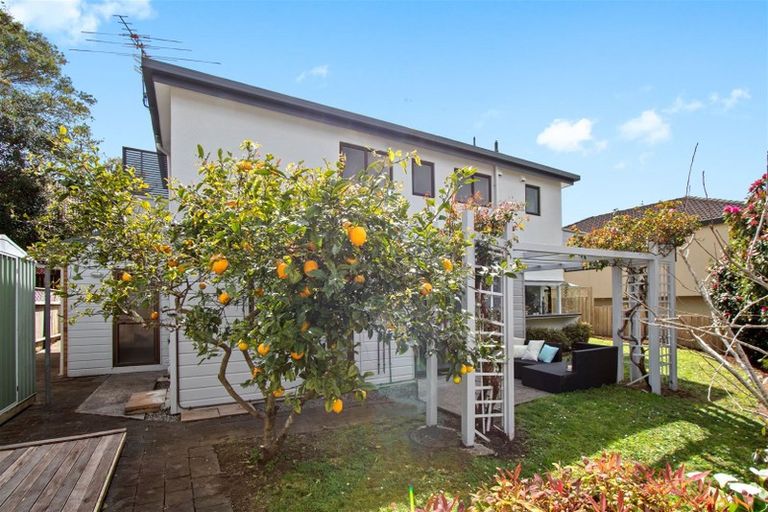 Photo of property in 6 Glucina Avenue, West Harbour, Auckland, 0618