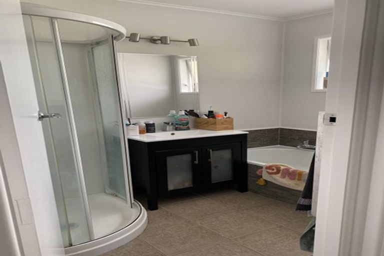 Photo of property in 6 Moehau Grove, Trentham, Upper Hutt, 5018