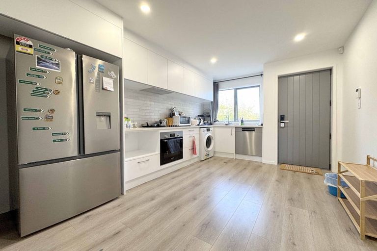 Photo of property in 6c Buisson Glade, West Harbour, Auckland, 0618