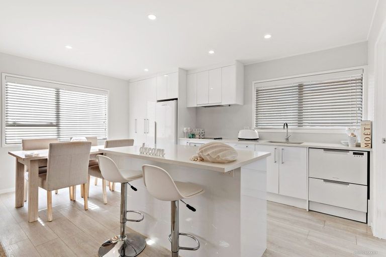 Photo of property in 7 Redlands Grove, Swanson, Auckland, 0612