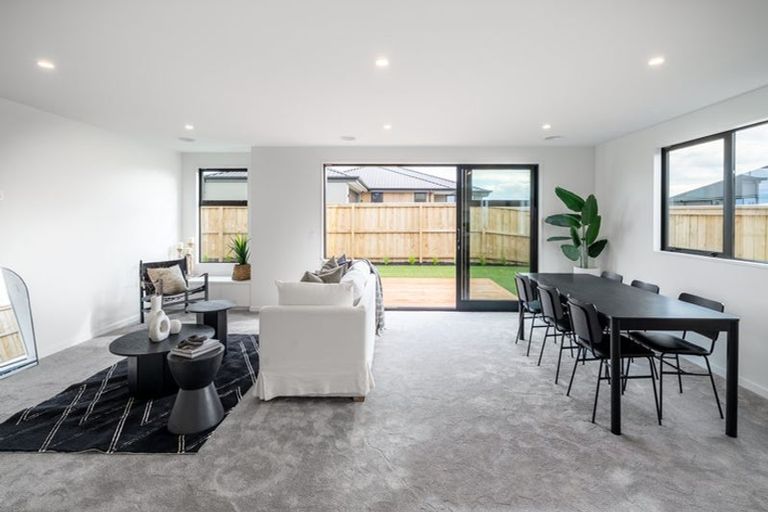 Photo of property in 28 Privet Way, Rolleston, 7678