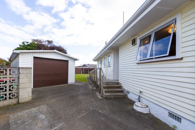 Photo of property in 32 Trinity Crescent, Pirimai, Napier, 4112