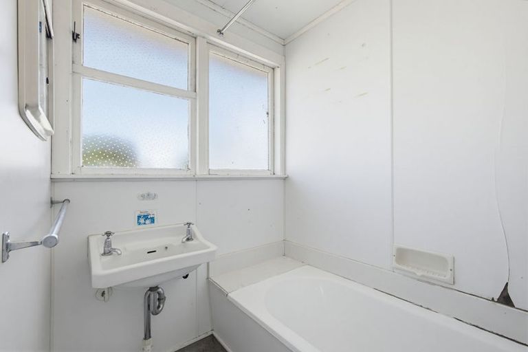 Photo of property in 2/38 Wordsworth Crescent, Maraenui, Napier, 4110
