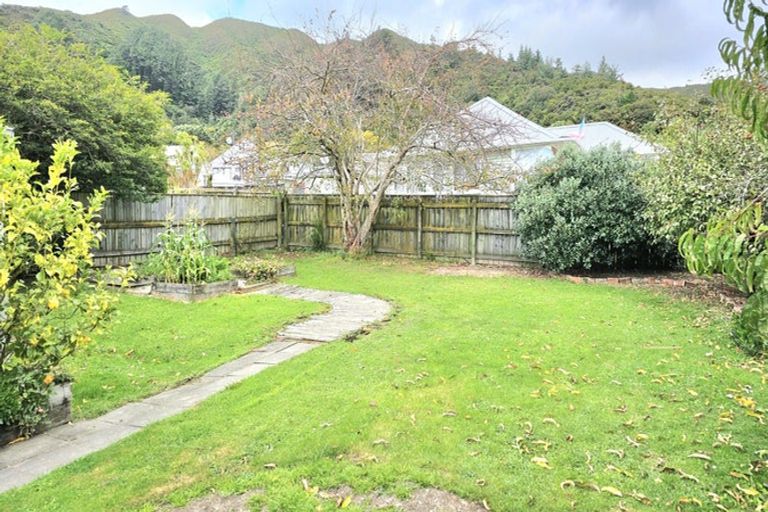 Photo of property in 8 Cleland Crescent, Naenae, Lower Hutt, 5011