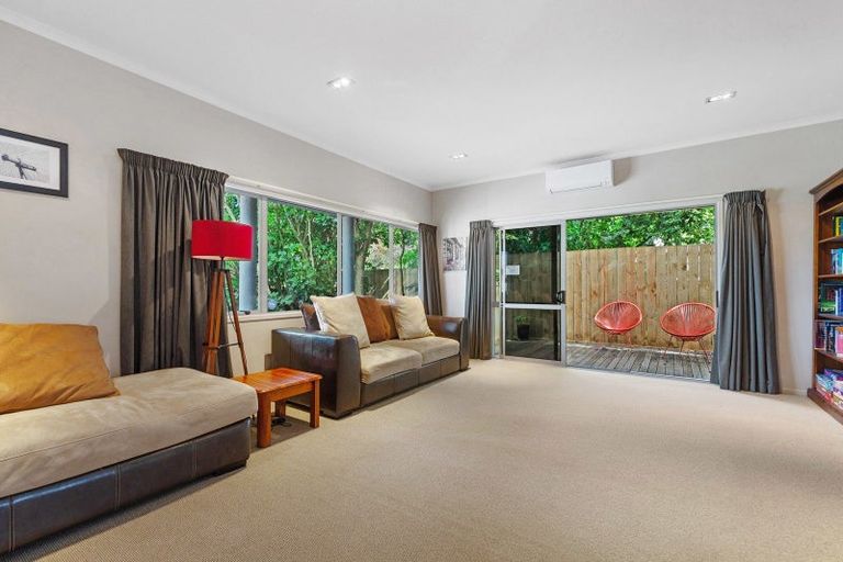 Photo of property in 20b Grand Vue Road, Kawaha Point, Rotorua, 3010