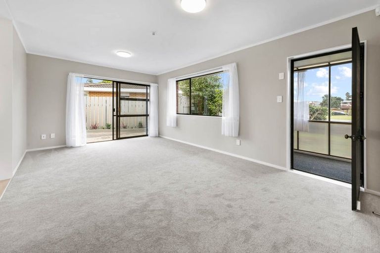 Photo of property in 1/5 Annette Avenue, Te Atatu South, Auckland, 0610