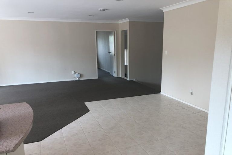 Photo of property in 23 Simon Owen Place, Golflands, Auckland, 2013