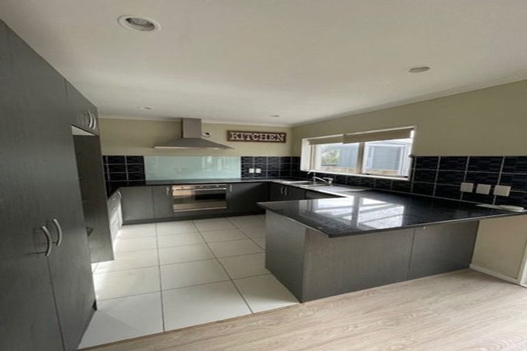 Photo of property in 10a Marie Crescent, Te Atatu South, Auckland, 0610