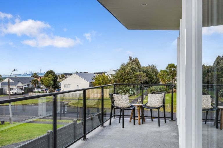 Photo of property in 15 Halyard Place, Te Atatu Peninsula, Auckland, 0610