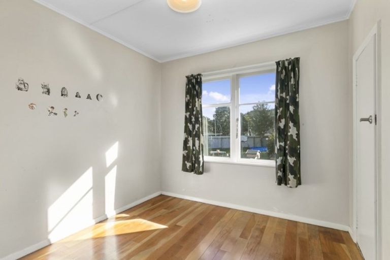 Photo of property in 17 Mckay Street, Wainuiomata, Lower Hutt, 5014