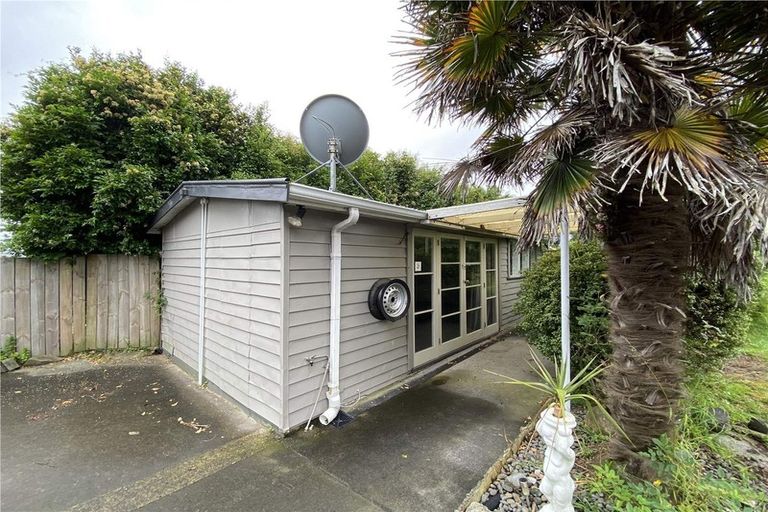 Photo of property in 37 Strid Road, Te Atatu South, Auckland, 0610