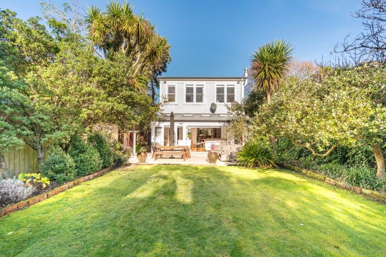 Photo of property in 8 Carrington Street, Mount Cook, Wellington, 6021