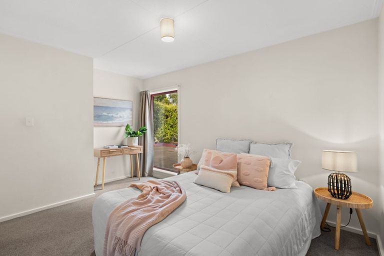 Photo of property in 37 Burnside Crescent, Burnside, Christchurch, 8053