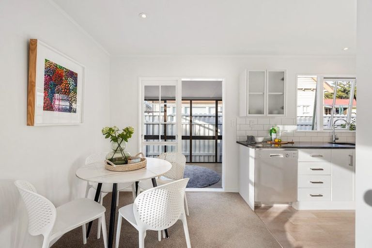 Photo of property in 165b Queens Drive, Lyall Bay, Wellington, 6022