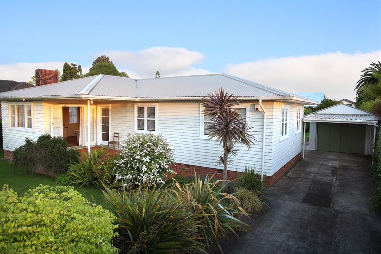 Photo of property in 32 Youngs Road, Papakura, 2110