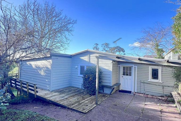 Photo of property in 9 Wairere Road, Torbay, Auckland, 0630