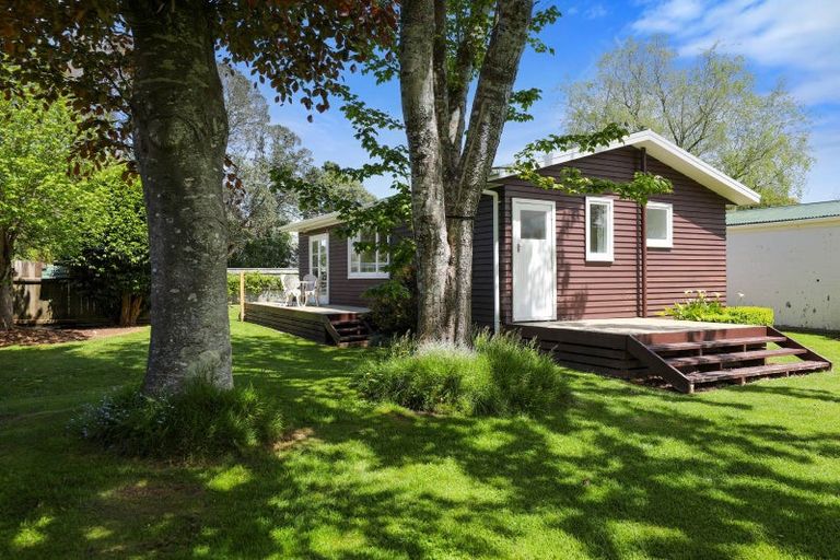 Photo of property in 40 Takinga Street, Mourea, Rotorua, 3074