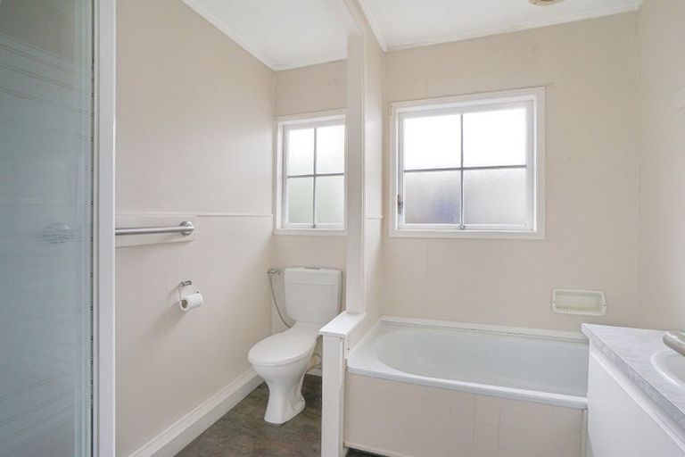 Photo of property in 1/2 Onslow Road, Papakura, 2110