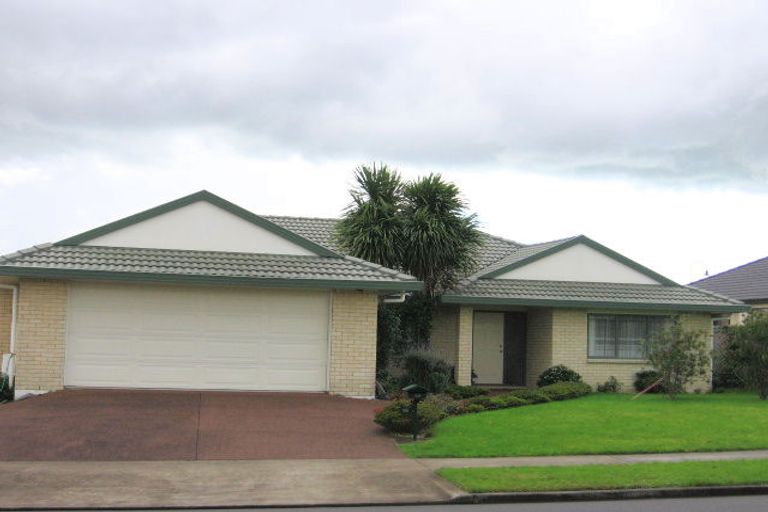 Photo of property in 16 Maghera Drive, East Tamaki Heights, Auckland, 2016
