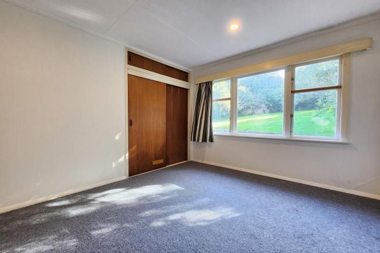 Photo of property in 118 Broderick Road, Johnsonville, Wellington, 6037