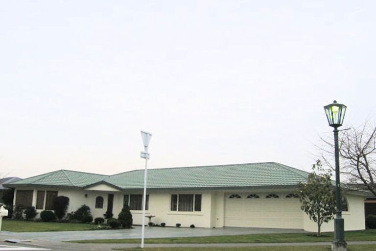 Photo of property in 2 Lowndes Place, Taradale, Napier, 4112