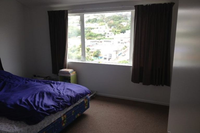 Photo of property in 8 Kopiko Way, Brooklyn, Wellington, 6021