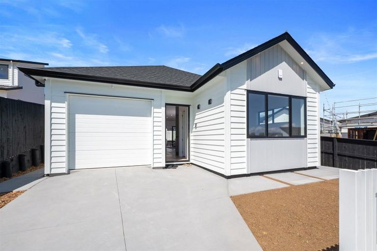 Photo of property in 52 Whakairo Crescent, Gulf Harbour, Whangaparaoa, 0930