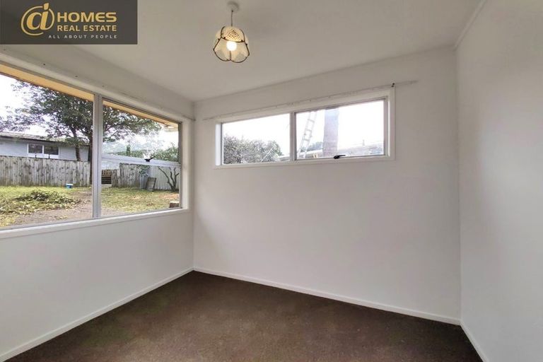 Photo of property in 40 Eyre Street, Henderson, Auckland, 0612