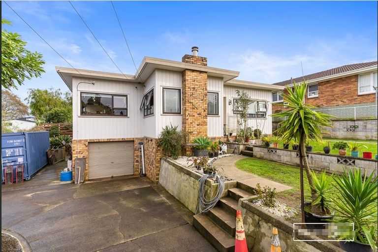 Photo of property in 3 Churchill Avenue, Manurewa, Auckland, 2102