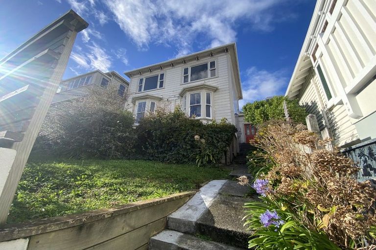Photo of property in 8 Hawker Street, Mount Victoria, Wellington, 6011