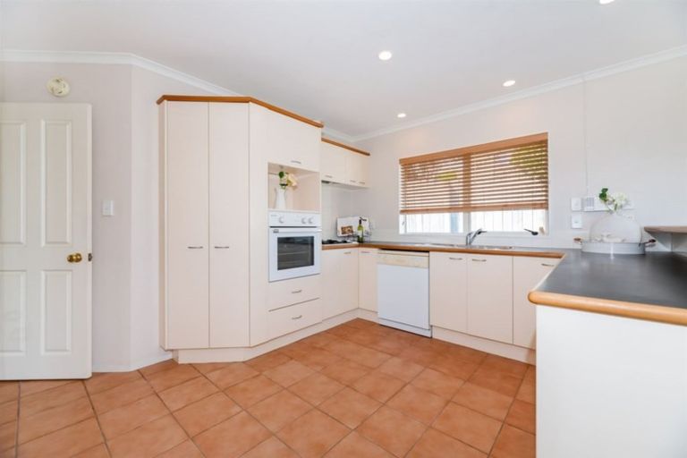 Photo of property in 27 John Brooke Crescent, East Tamaki Heights, Auckland, 2016