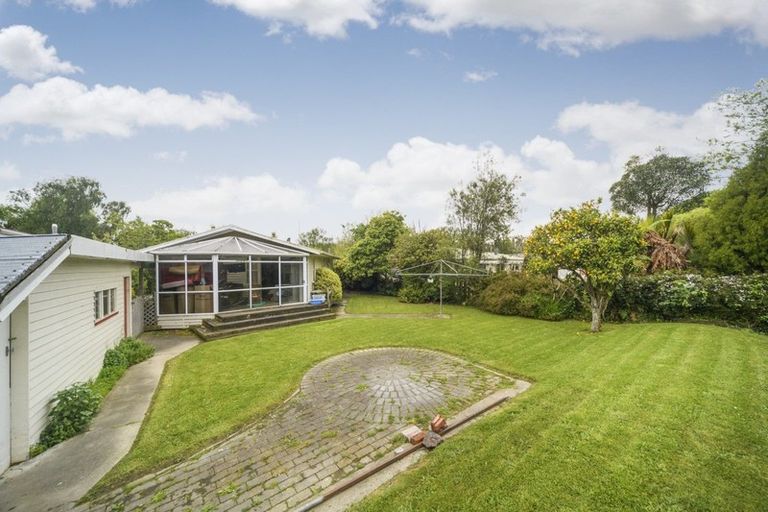 Photo of property in 73 Ruamahanga Crescent, Terrace End, Palmerston North, 4410