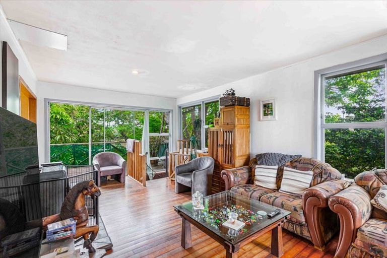 Photo of property in 25 Bridgens Avenue, Te Atatu Peninsula, Auckland, 0610