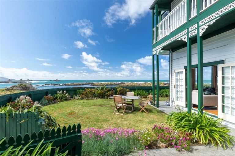 Photo of property in 346 The Esplanade, Island Bay, Wellington, 6023