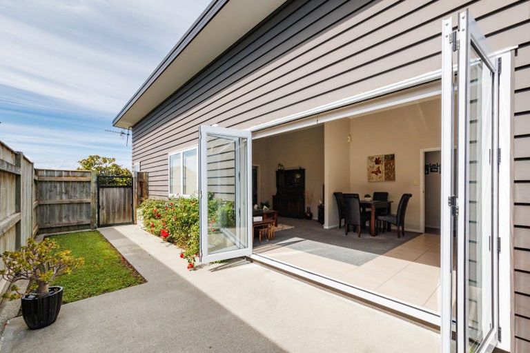 Photo of property in 10 Galea Grove, Kelvin Grove, Palmerston North, 4414