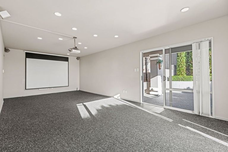 Photo of property in 16 Highcrest Heights, Westmorland, Christchurch, 8025