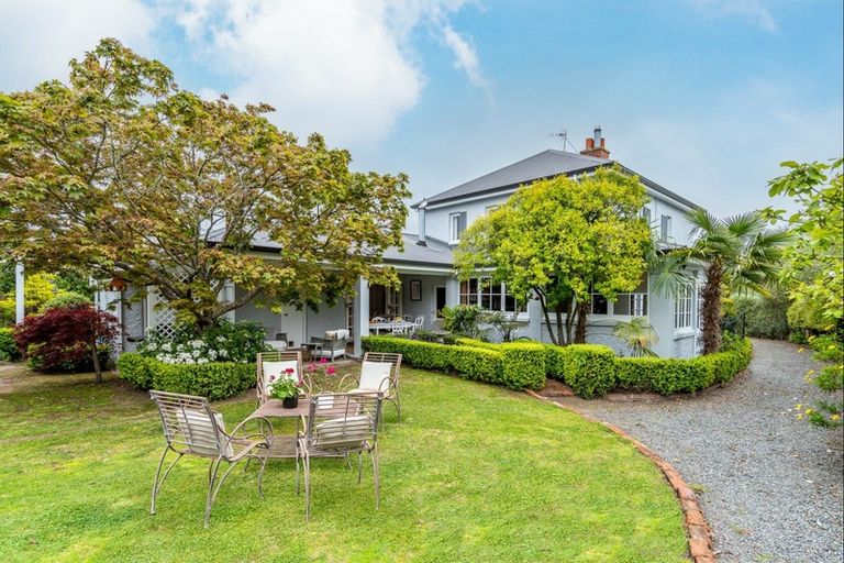 Photo of property in 98 Te Mata Road, Havelock North, 4130